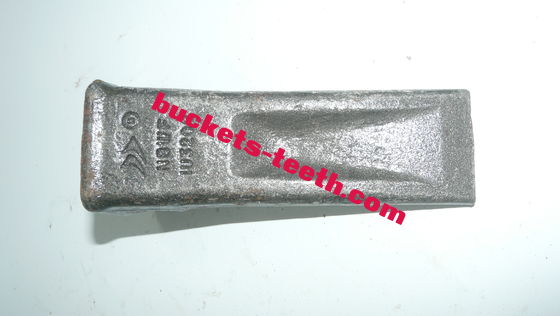 Wear Resistant Mini Excavator Tooth OEM 1U3202 Teeth Black For Earth Square Flat