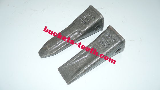 Wear Resistant Mini Excavator Tooth OEM 1U3202 Teeth Black For Earth Square Flat